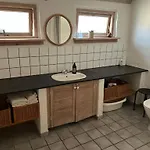 Charming Heritage Townhouse Оденсе