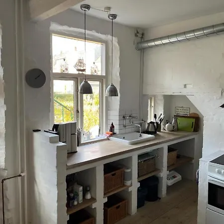 בית נופש Charming Heritage Townhouse *