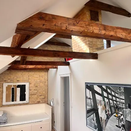 Charming Heritage Townhouse * אודנזה